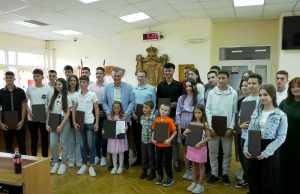Opština Čajetina novčano nagradila najbolje učenike u našoj opštini (VIDEO)