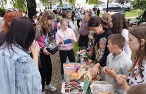 Održan humanitarni Eko vašar u Čajetini. Veliki broj posetilaca i sjajna atmosfera (FOTO)