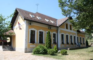Pišeš dobro aforizme? Biblioteka u Čajetini nagrađuje vrednim nagradama!