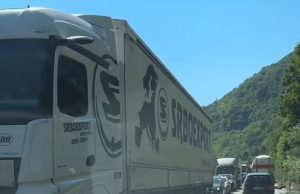 Zbog radova u OVČARSKO-KABLARSKOJ klisuri formiraju se velike kolone vozila (VIDEO)