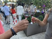 Održana „Vinomanija“ na Zlatiboru. U utorak na Kraljevom trgu nastupa poznata muzička grupa