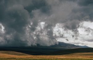 NEVREME ŠIROM SRBIJE – Očekuju se višećelijske oluje sa jakim vetrom i velikom količinom padavina