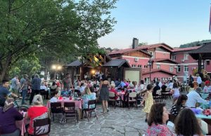 Letnji ulični erski kabare ove godine na tri lokacije. Donosimo vam detaljan program po danima