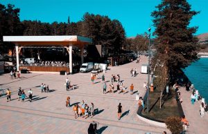 8. marta od 20 časova koncert na Kraljevom trgu na Zlatiboru. Evo koji poznati pevač nastupa