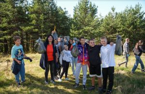 Pod sloganom „Čuvajmo Zlatibor čistim – učestvuj i ti“ održana je akcija čićenja dela trase Gold gondole