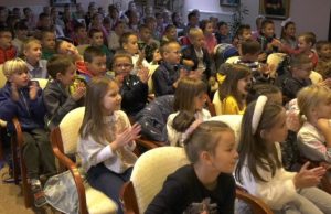 Danas 140 prvaka dobilo po 15000 dinara od opštine. Svi prvaci besplatno učlanjeni u biblioteku (VIDEO)