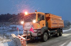 Zimska služba KJP Zlatibor noćas startovala sa radom, evo koliko je obezbeđeno soli i rizle za ovu sezonu (VIDEO)
