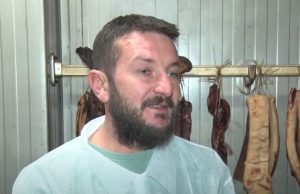 Priča o porodici Zarić iz Mačkata, koja se već 4 generacije bavi proizvodnjom pršute (VIDEO)