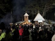 Doček Pravoslavne nove godine u duhu tradicije ispred crkve brvnare u Jablanici (FOTO)