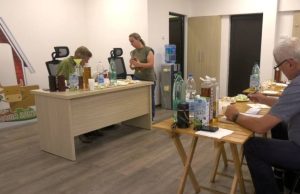 EVO KO i na koji način ocenjuje RAKIJU ZA 14. Sajam u ŠLJIVOVICI (VIDEO)